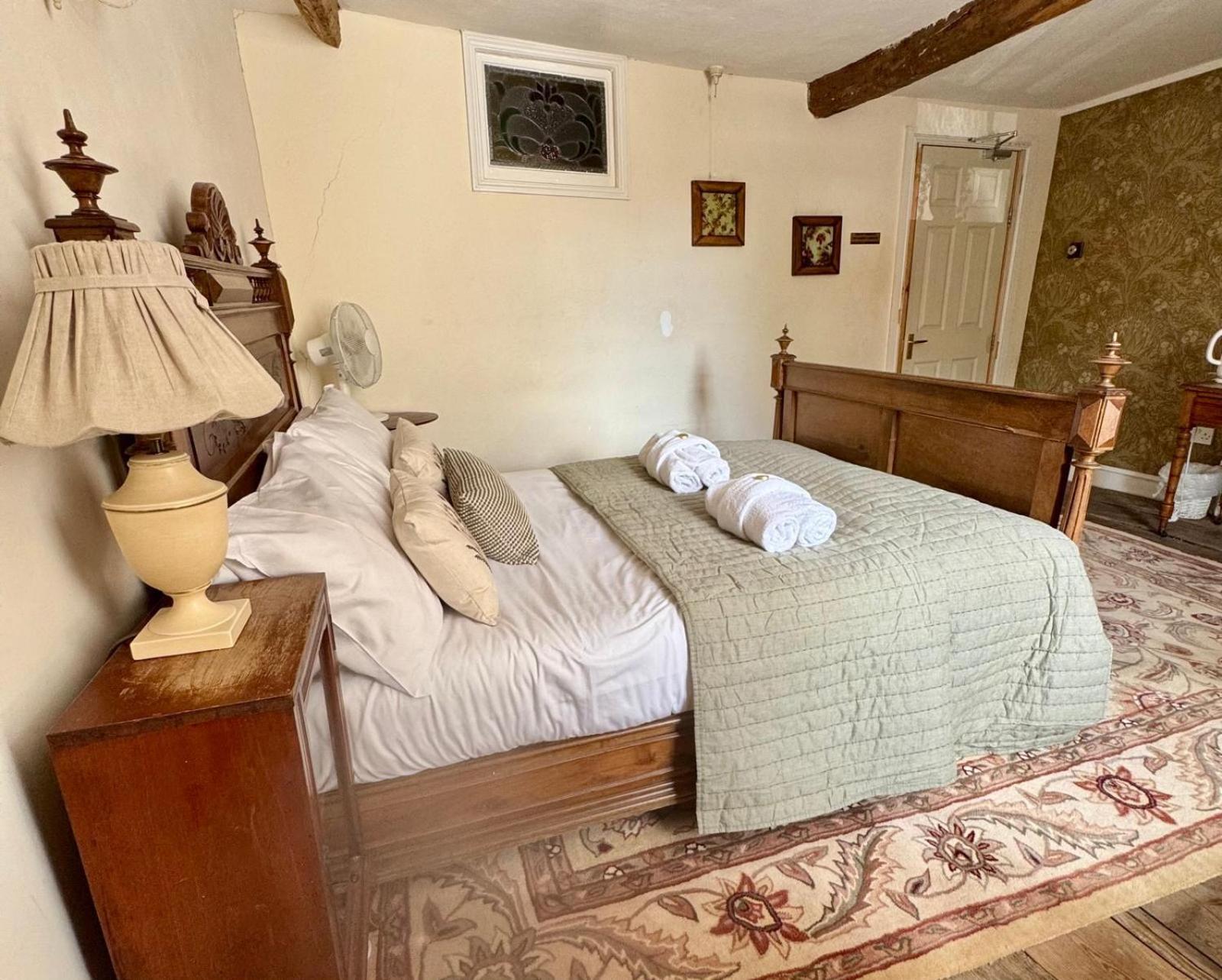 Double Room Bath Non Pet Friendly