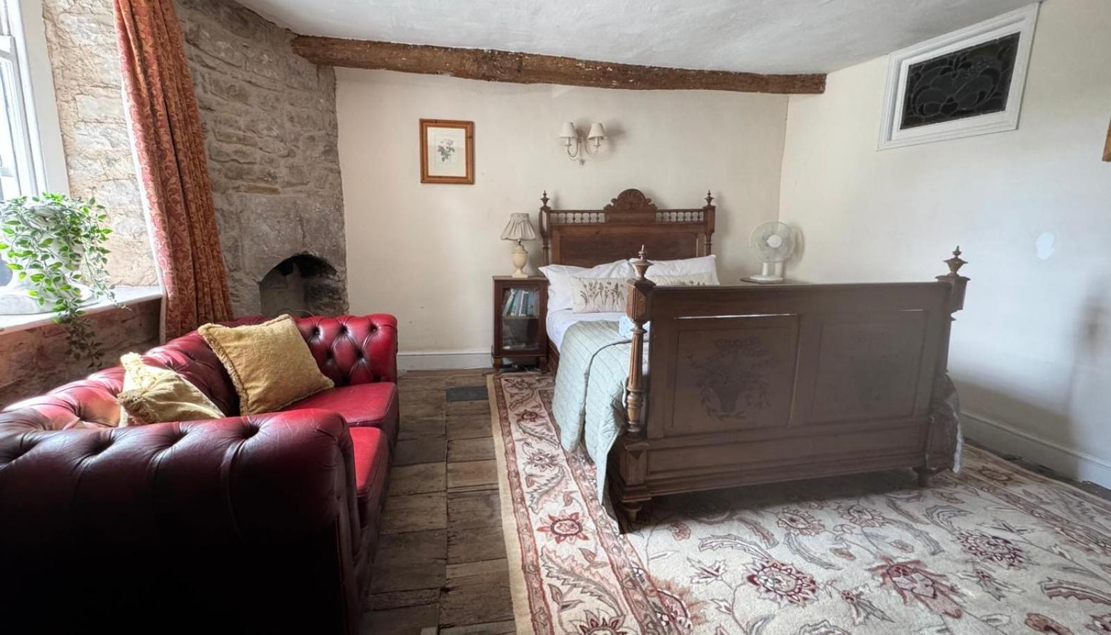 Double Room Bath Non Pet Friendly