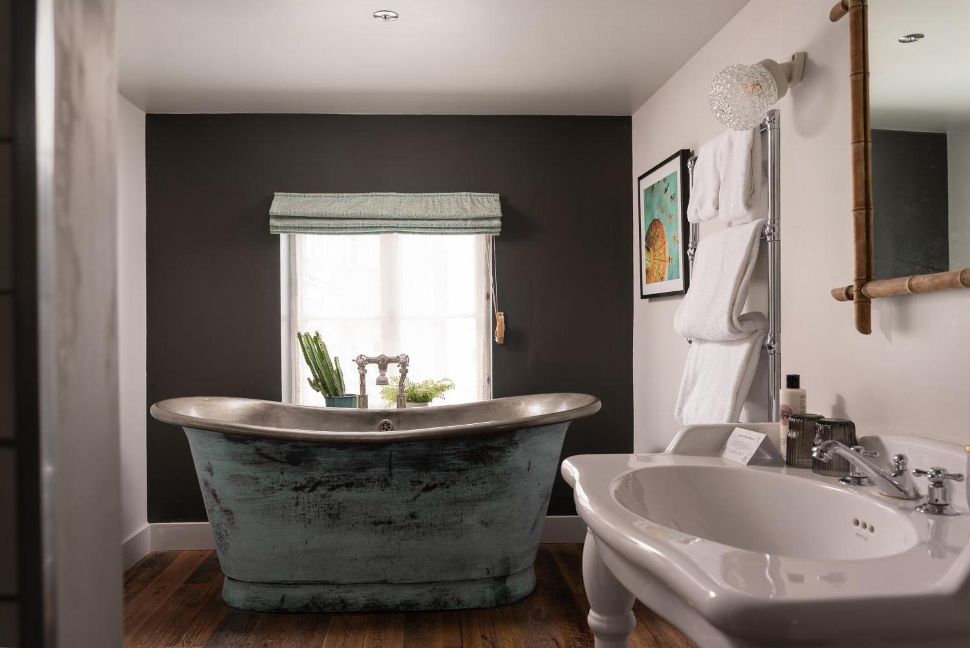 Luxury Double Room Bath