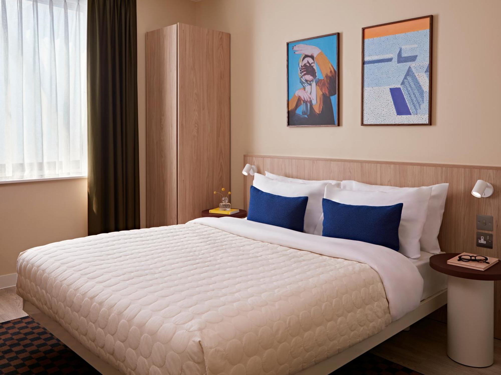 Medium Room