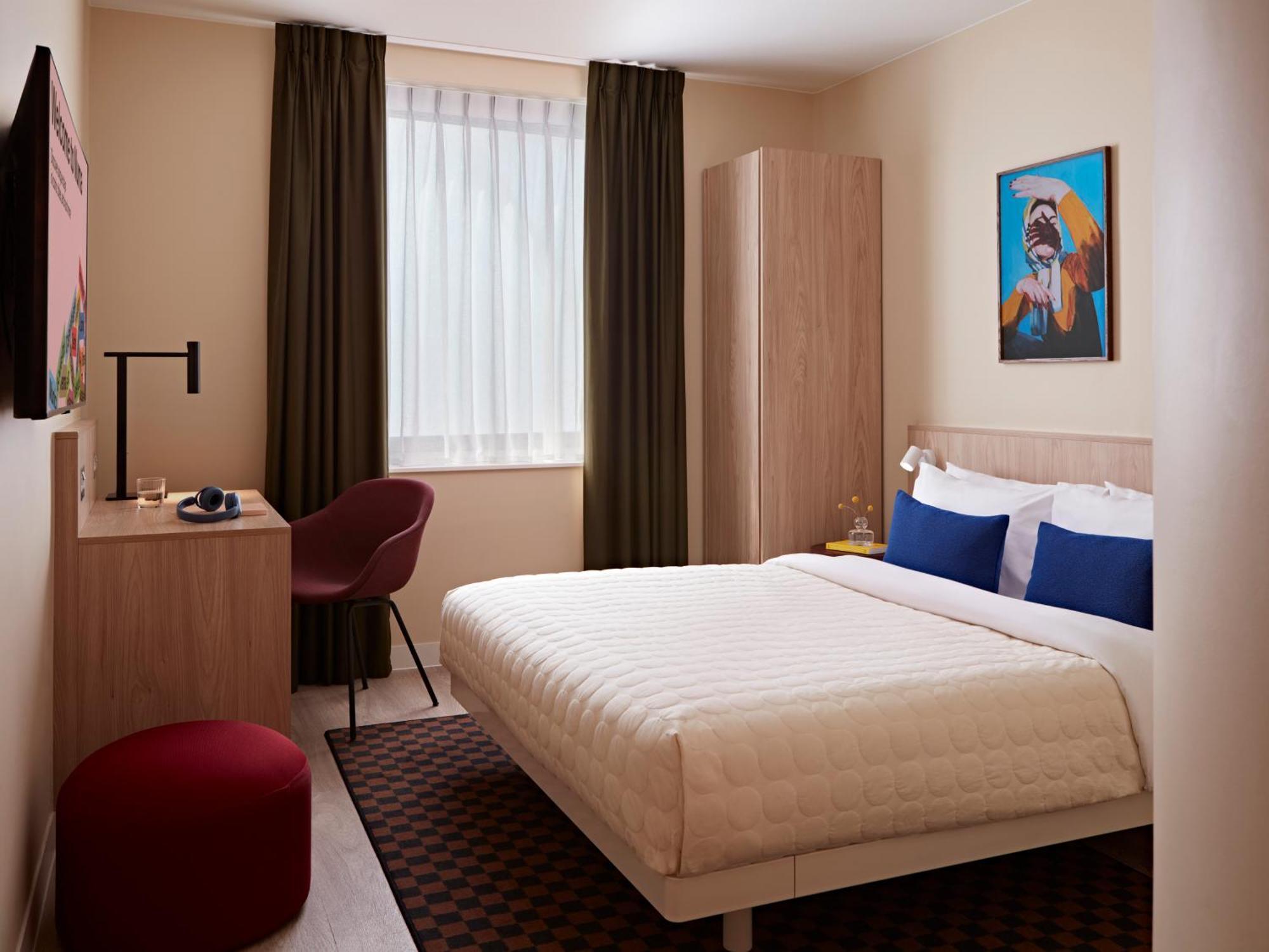 Medium Room