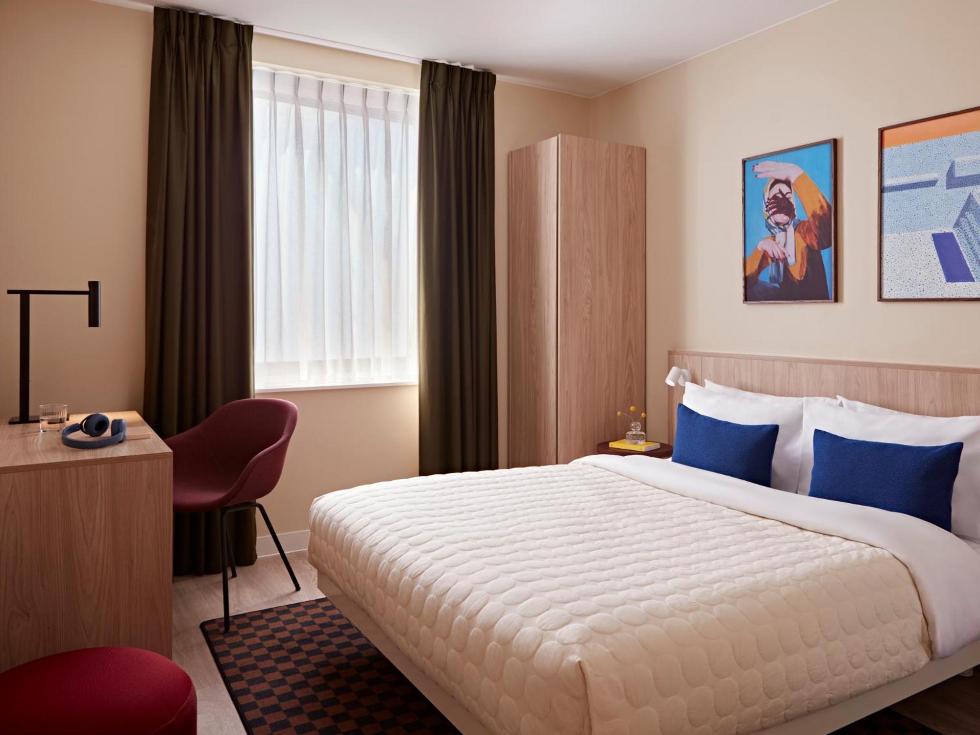 Medium Room