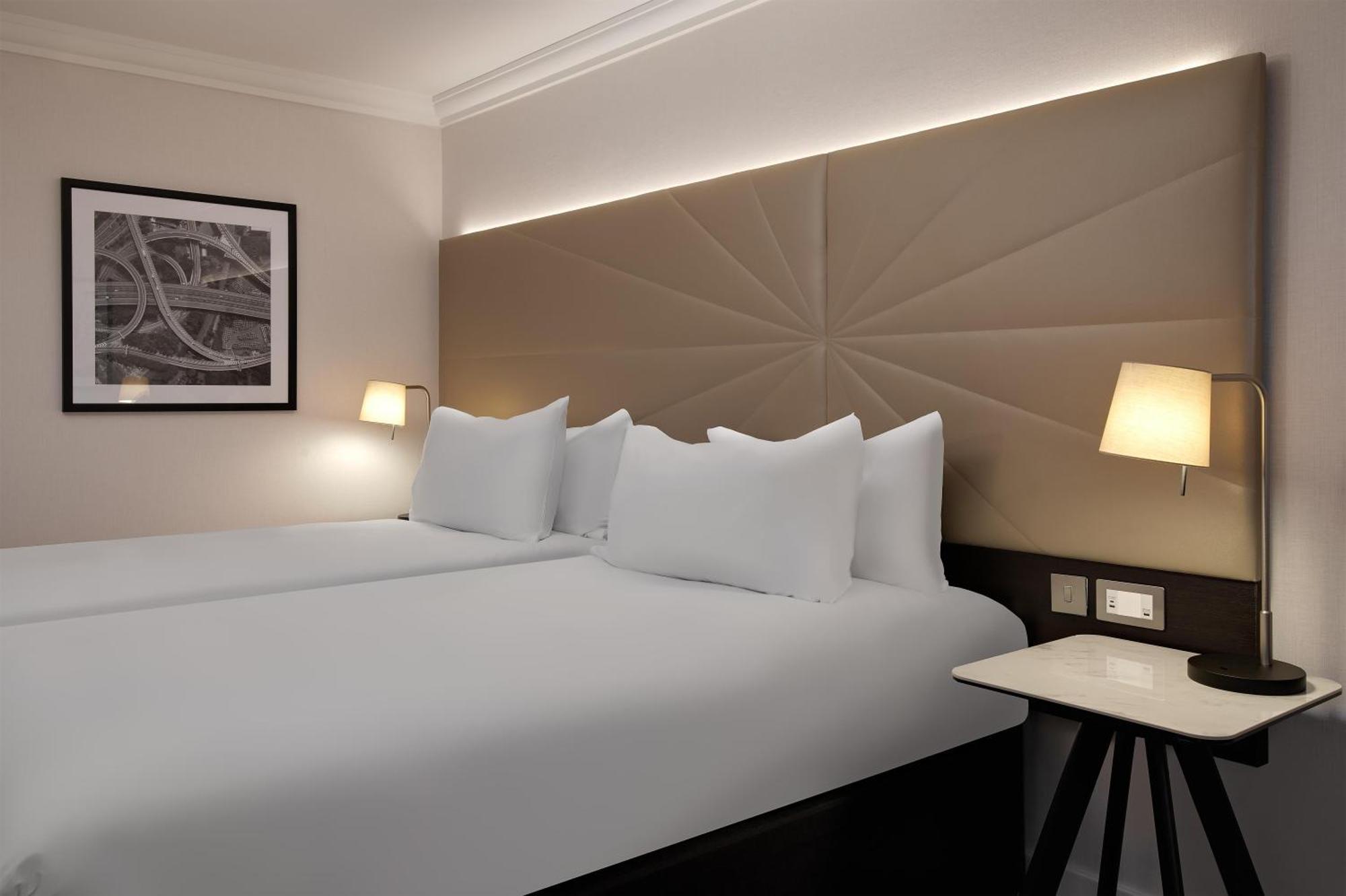 Deluxe Hilton Twin Room