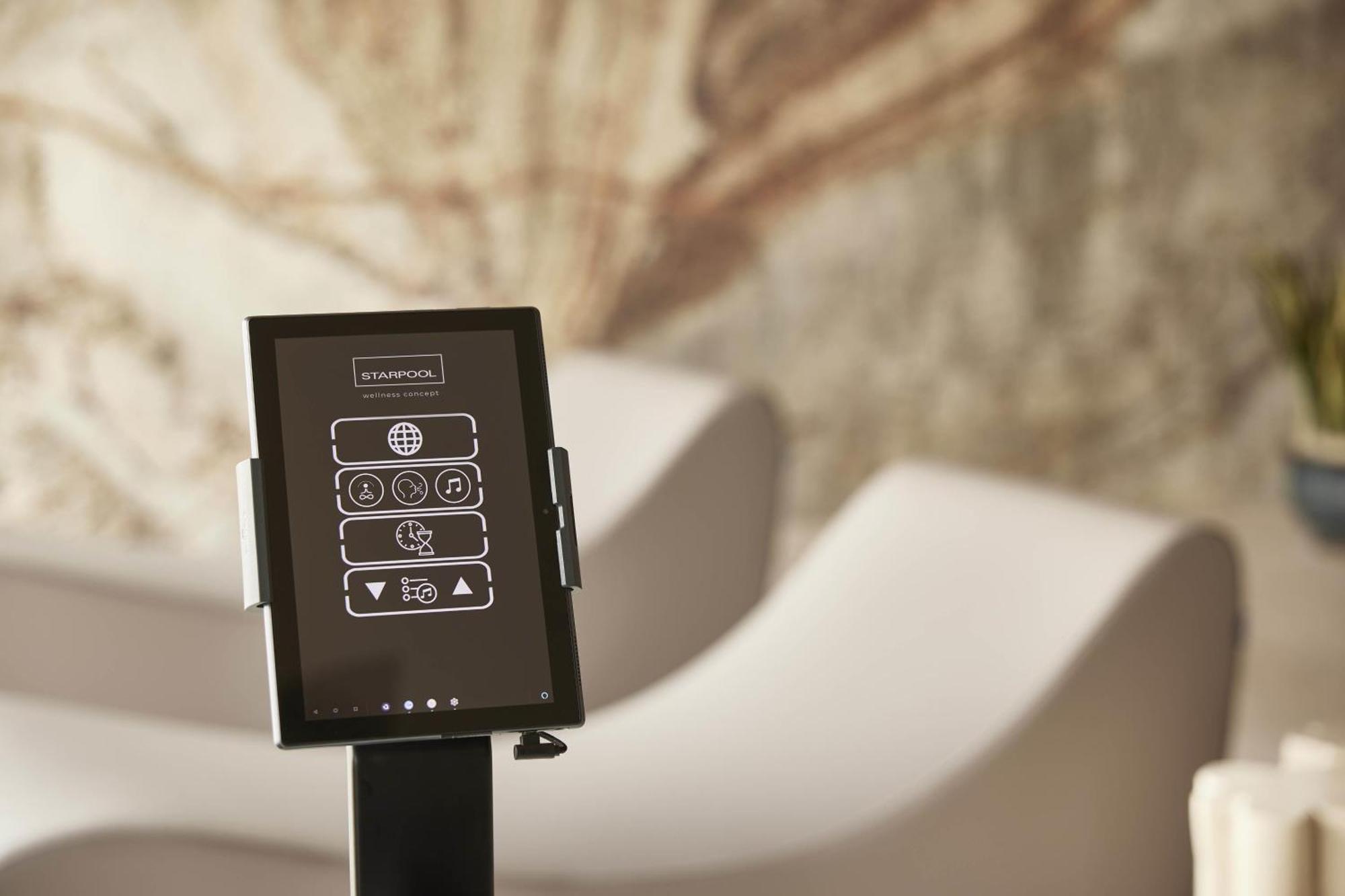 Deluxe Room Hilton Private Wellness Area