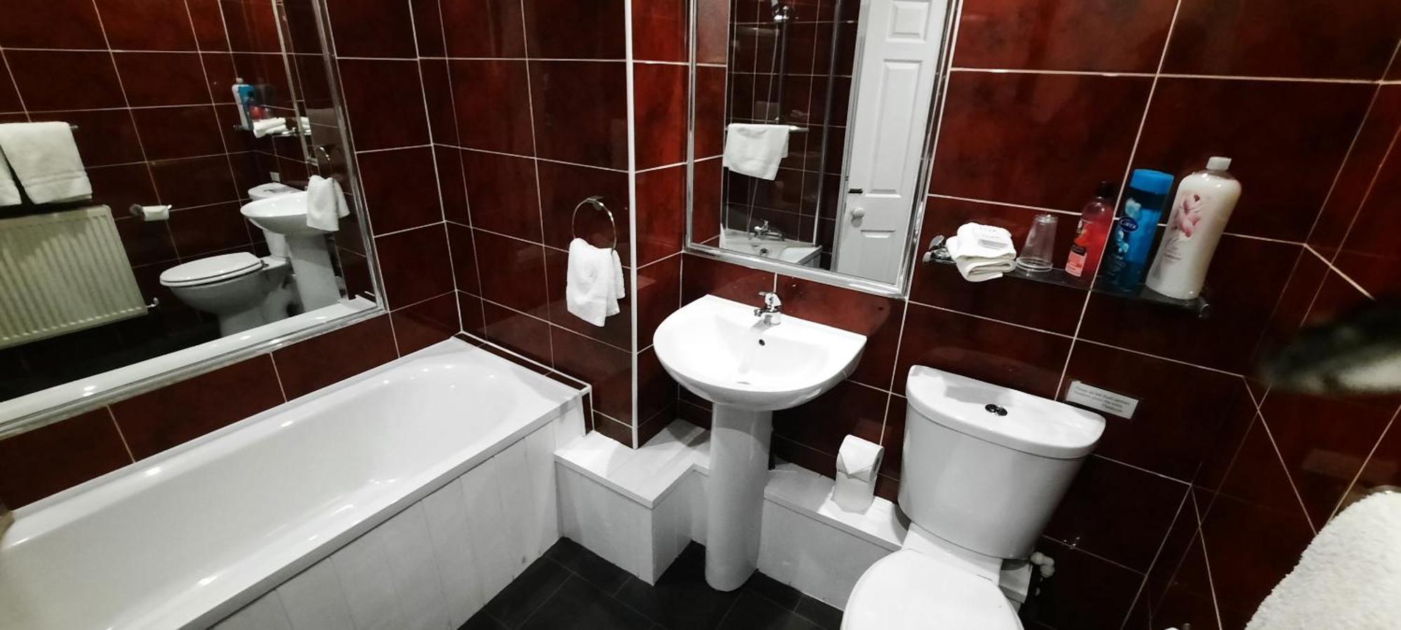 Twin Room Private Bathroom