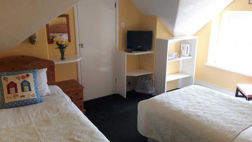Twin Room Private Bathroom
