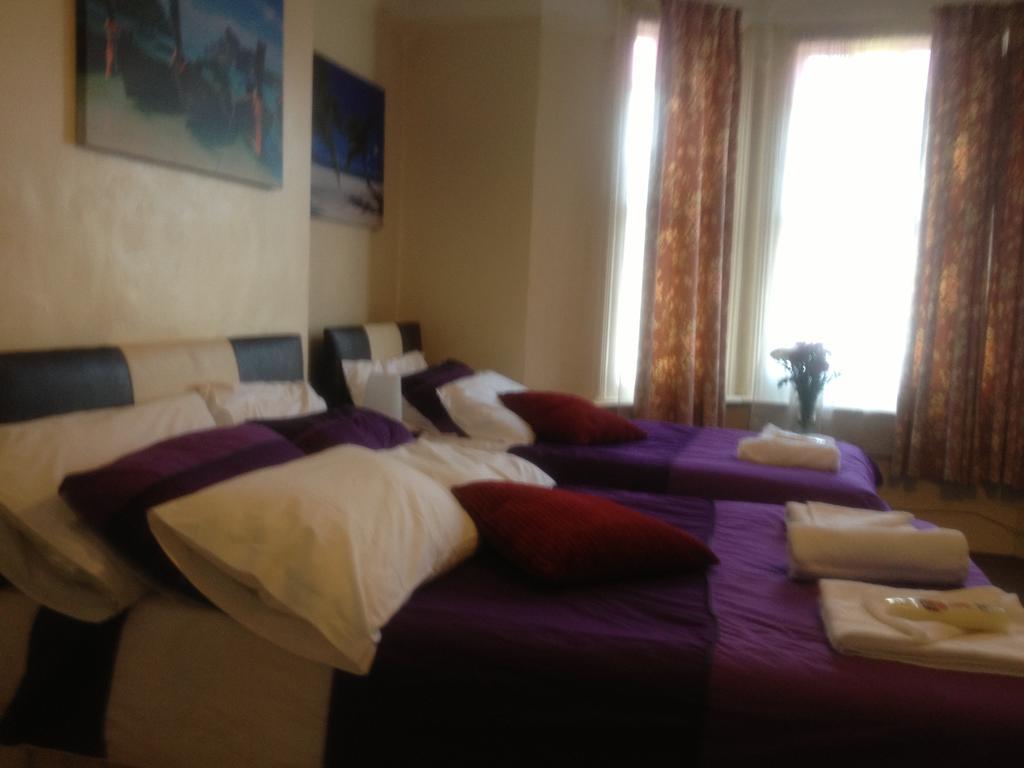 Triple Room with Shared Bathroom