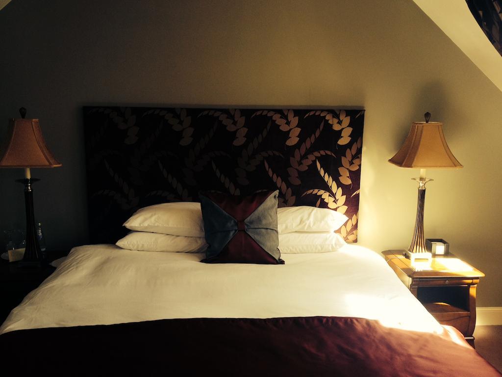 Zimmer mit Kingsize-Bett