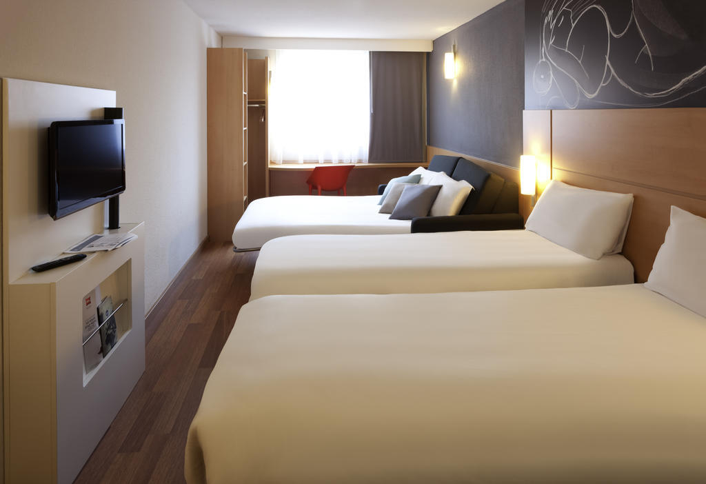 Family Twin Room Sofa Bed