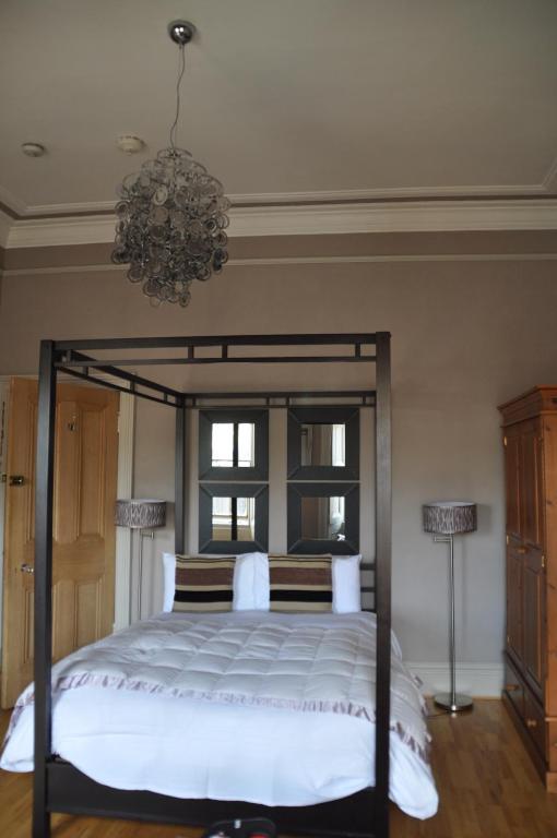 Double Room Four Poster Bed
