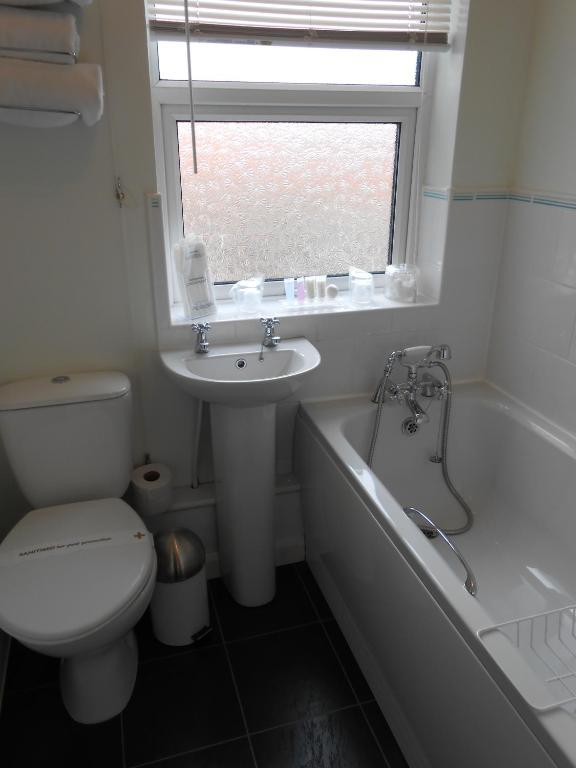 Twin Room with Bath