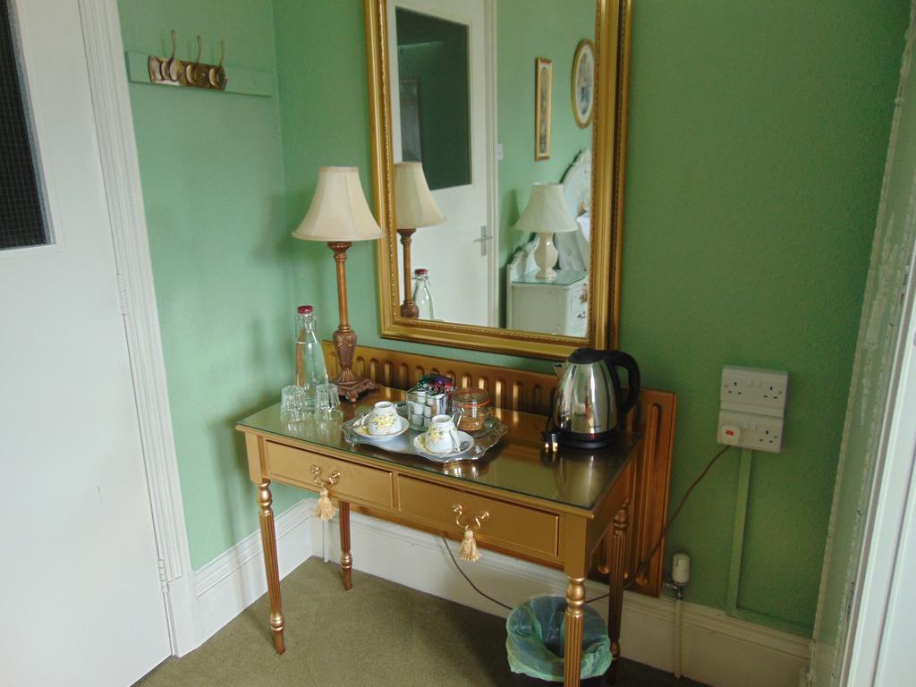 Superior Double Room Shower