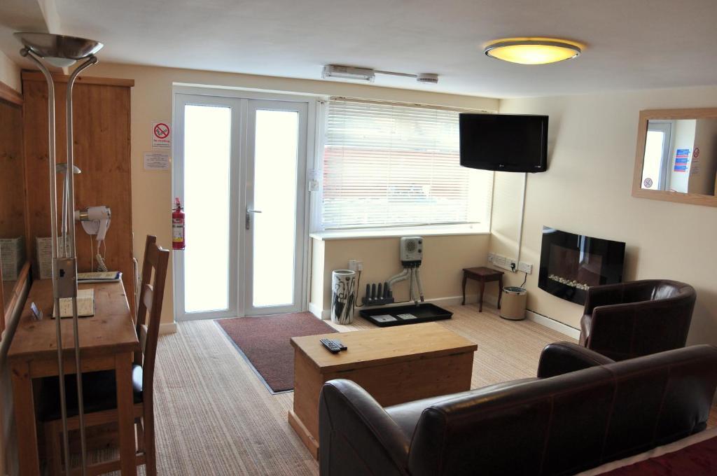 Two-Bedroom Suite Annex