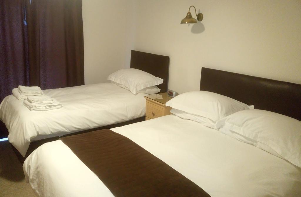 Triple Room with Sea and Mountain View