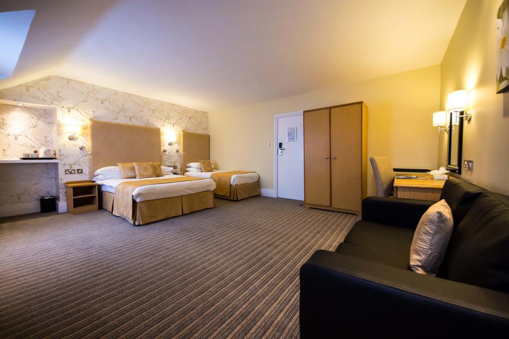 Family Room One Double Bed Two Single Beds Non-Smoking,965849158:JPEG