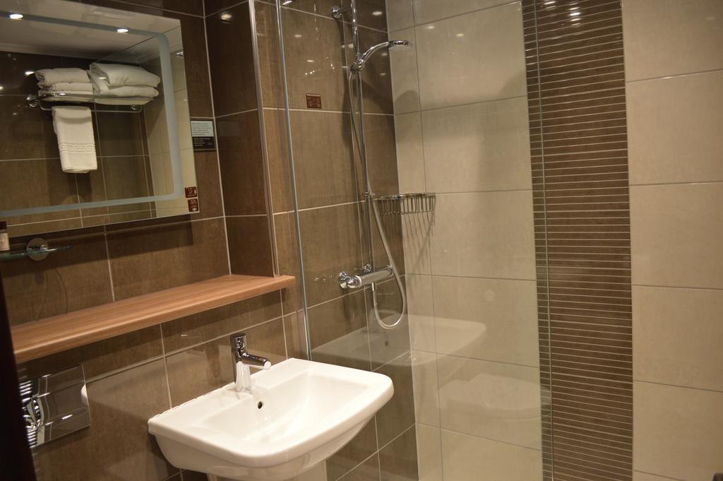 Kamer met Twee Aparte Bedden en Uitzicht op het Loch