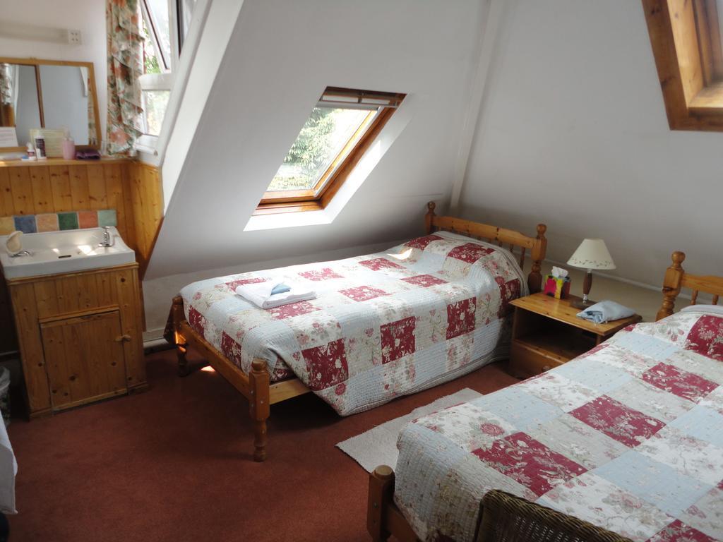 Twin Room with Private External Bathroom