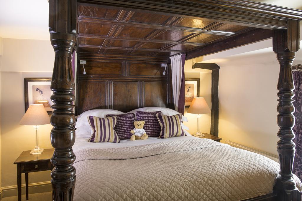 Double Room Four-Poster Bed