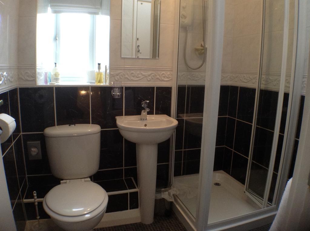 Habitación Doble con baño privado externo - 2 camas