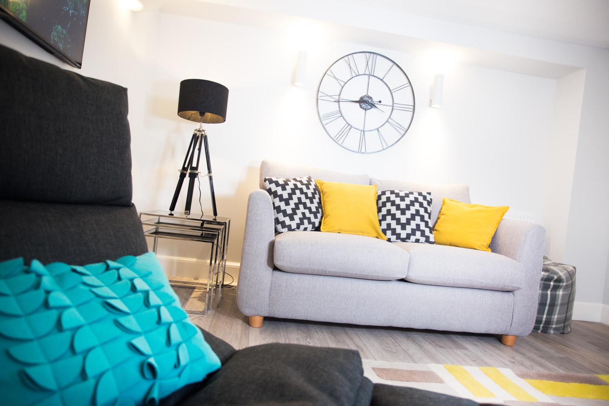 Luxury One-Bedroom Apartment,893527693:JPEG