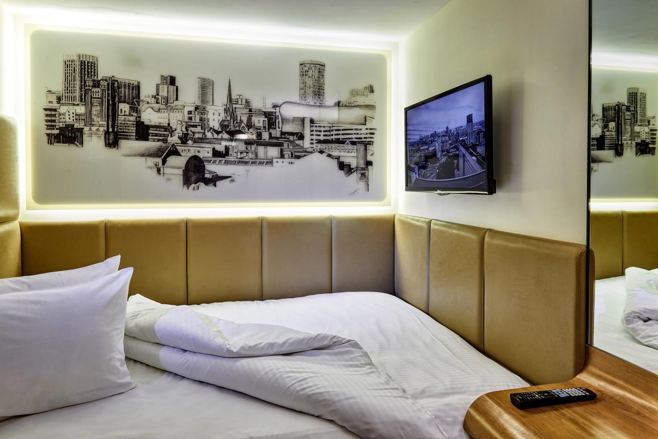 Cosy Double Room with No Window
