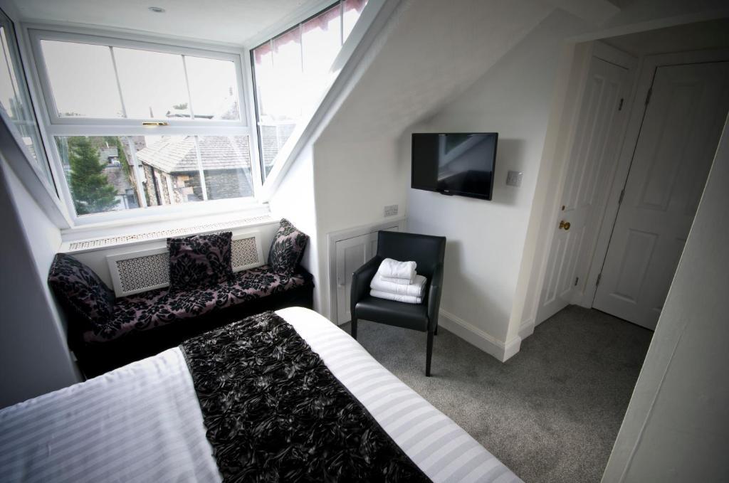 Superior King Room 8