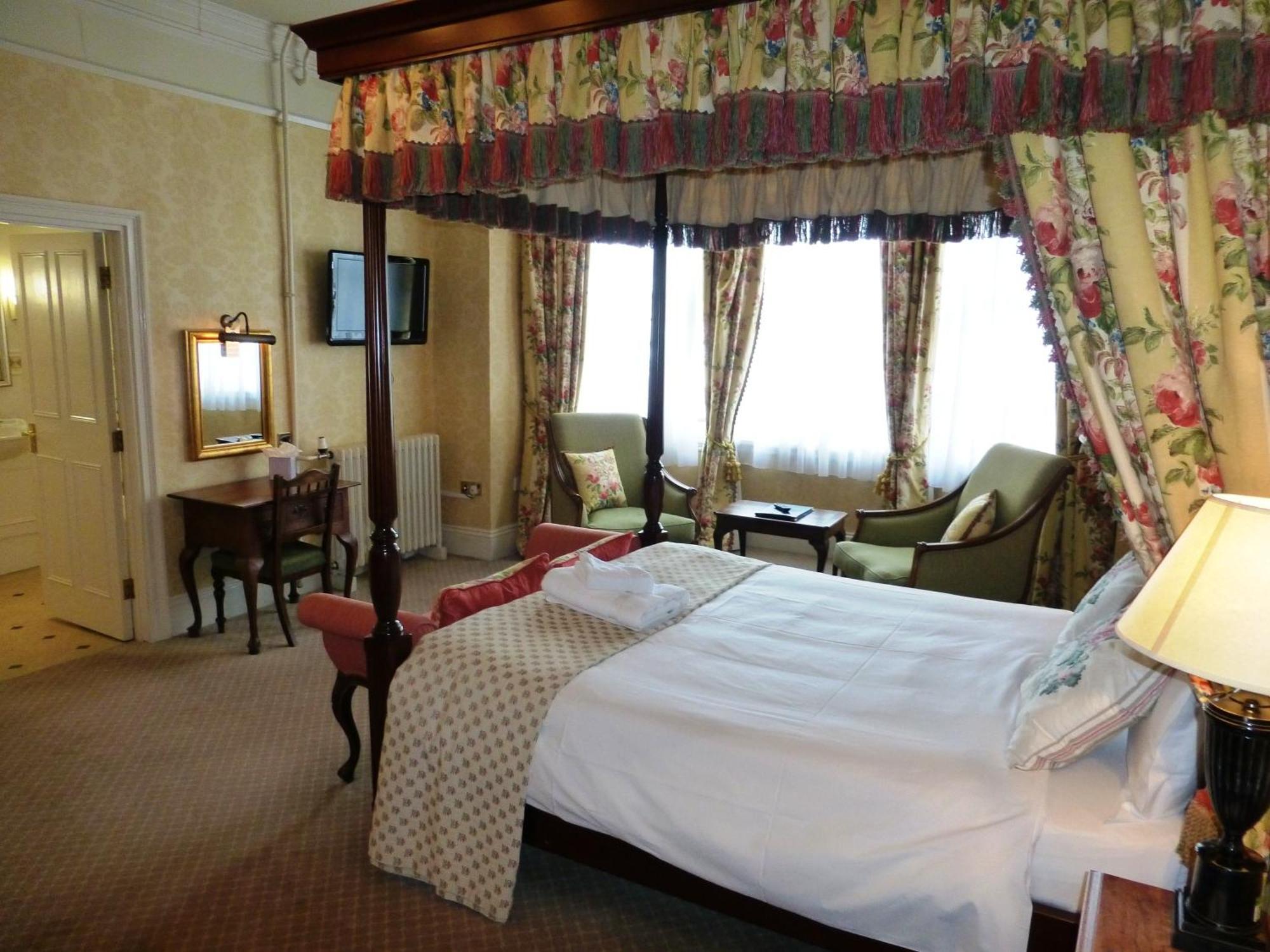 Double Room Four Poster Bed
