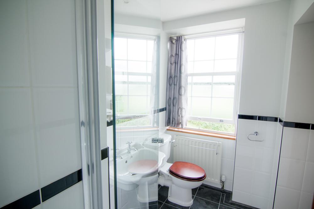 Double or Twin Room Shower,596106363:JPEG