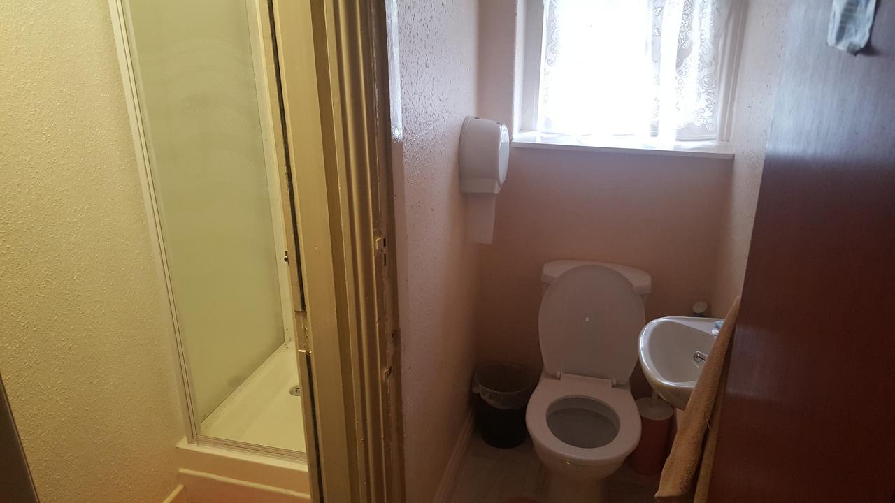 Single Room Private External Bathroom,749688335:JPEG
