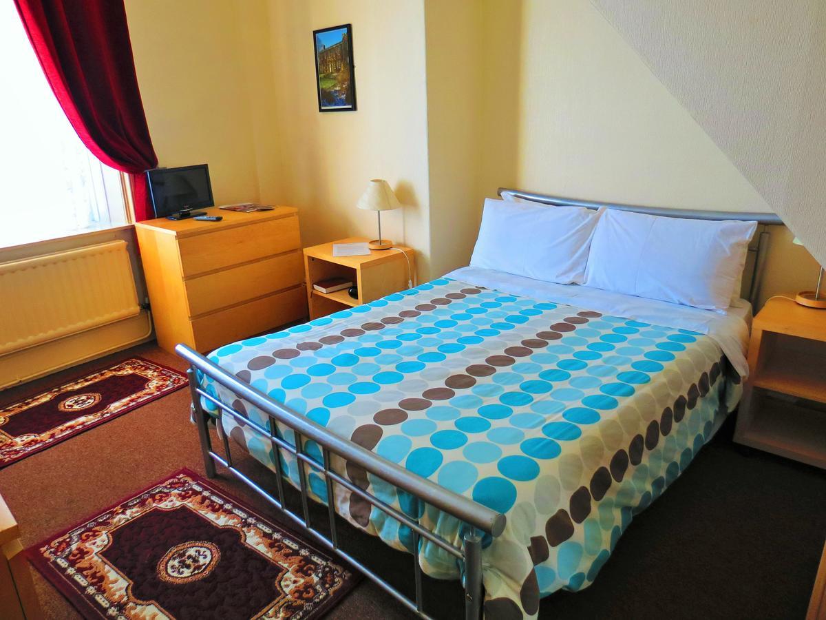 Small Double Room,628012791:JPEG
