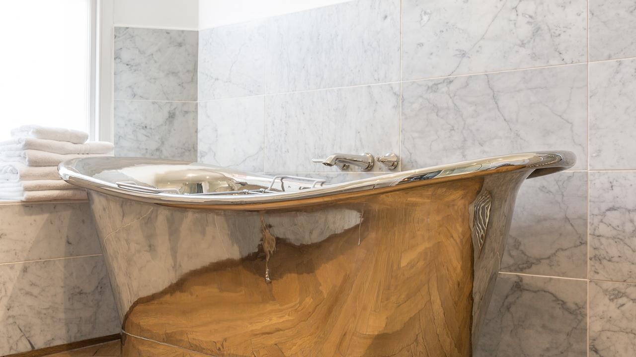 Luxury Double Room with Bath and City and Park View