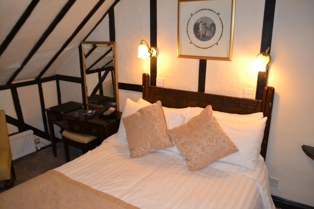 Small Double Room,765656845:JPEG