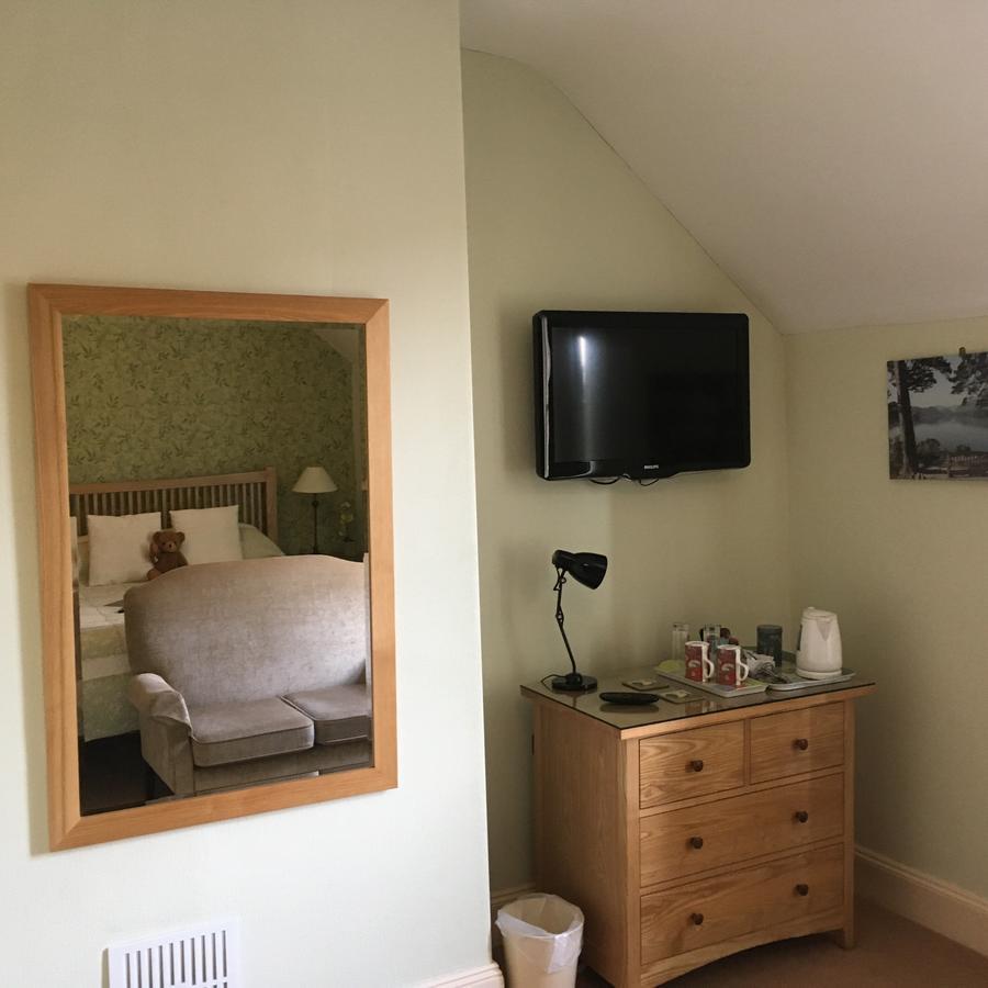 Deluxe King Room Seating Area