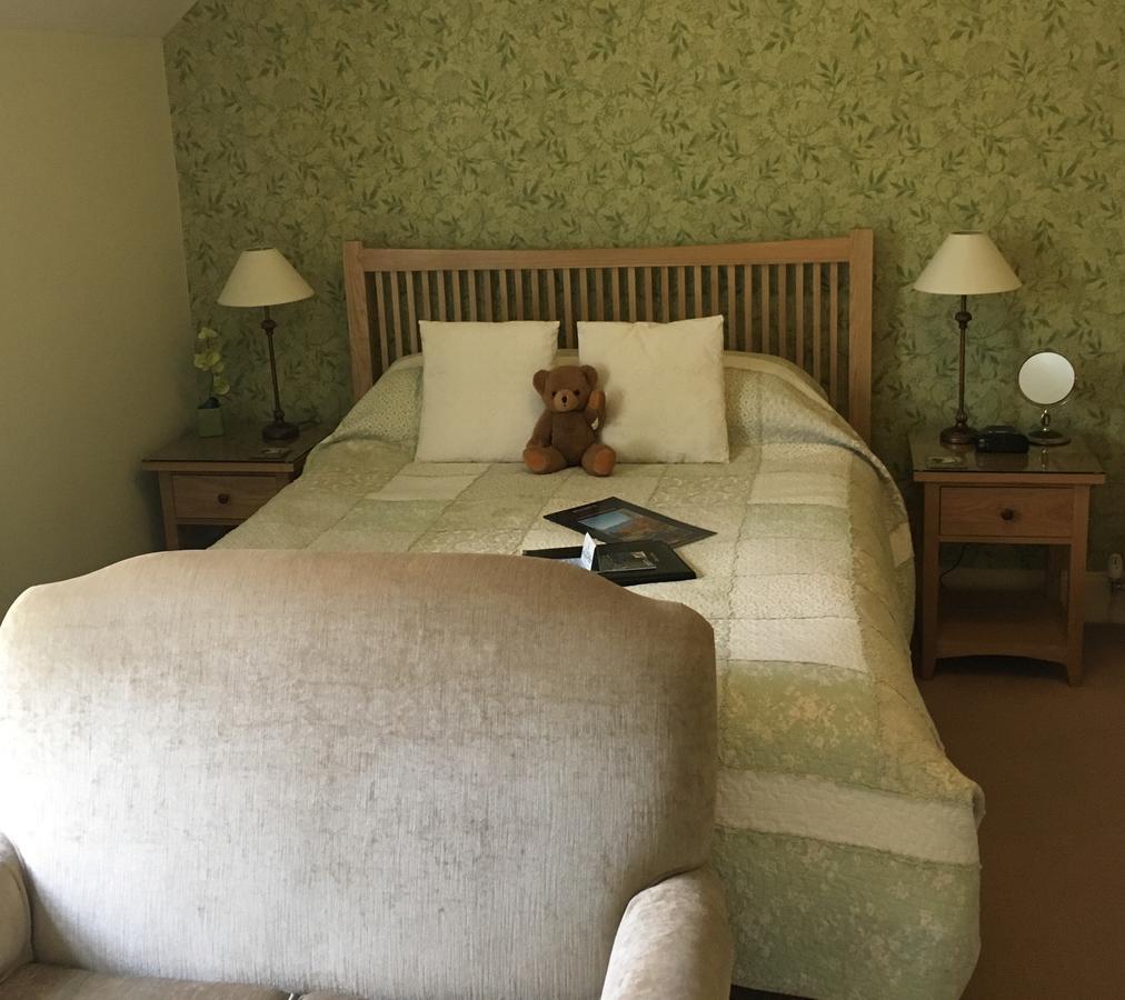 Deluxe King Room Seating Area