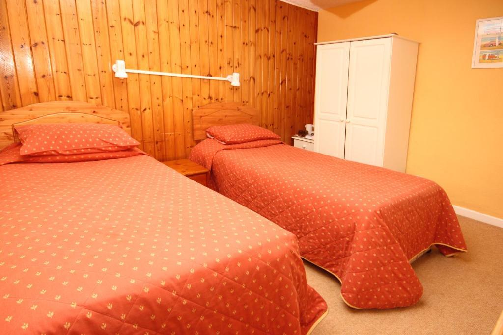 Twin Room Private Bathroom