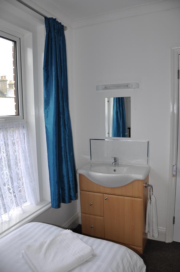 Single Room Shared Shower Toilet