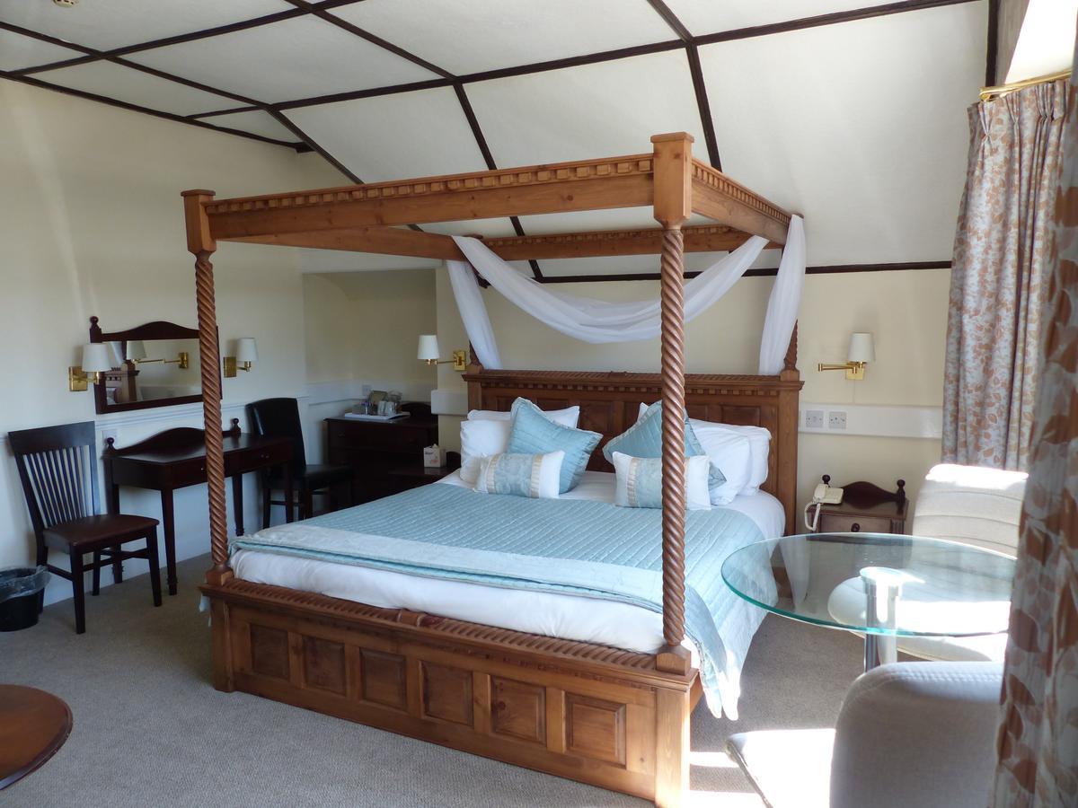 Double Room Four Poster Bed