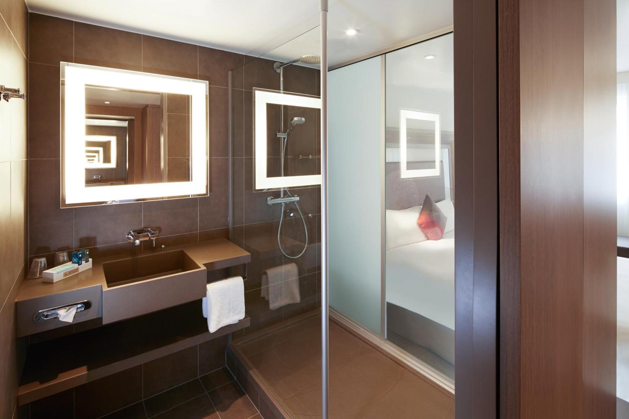 Executive Premium Queen Room with Balcony,1656194078:JPEG