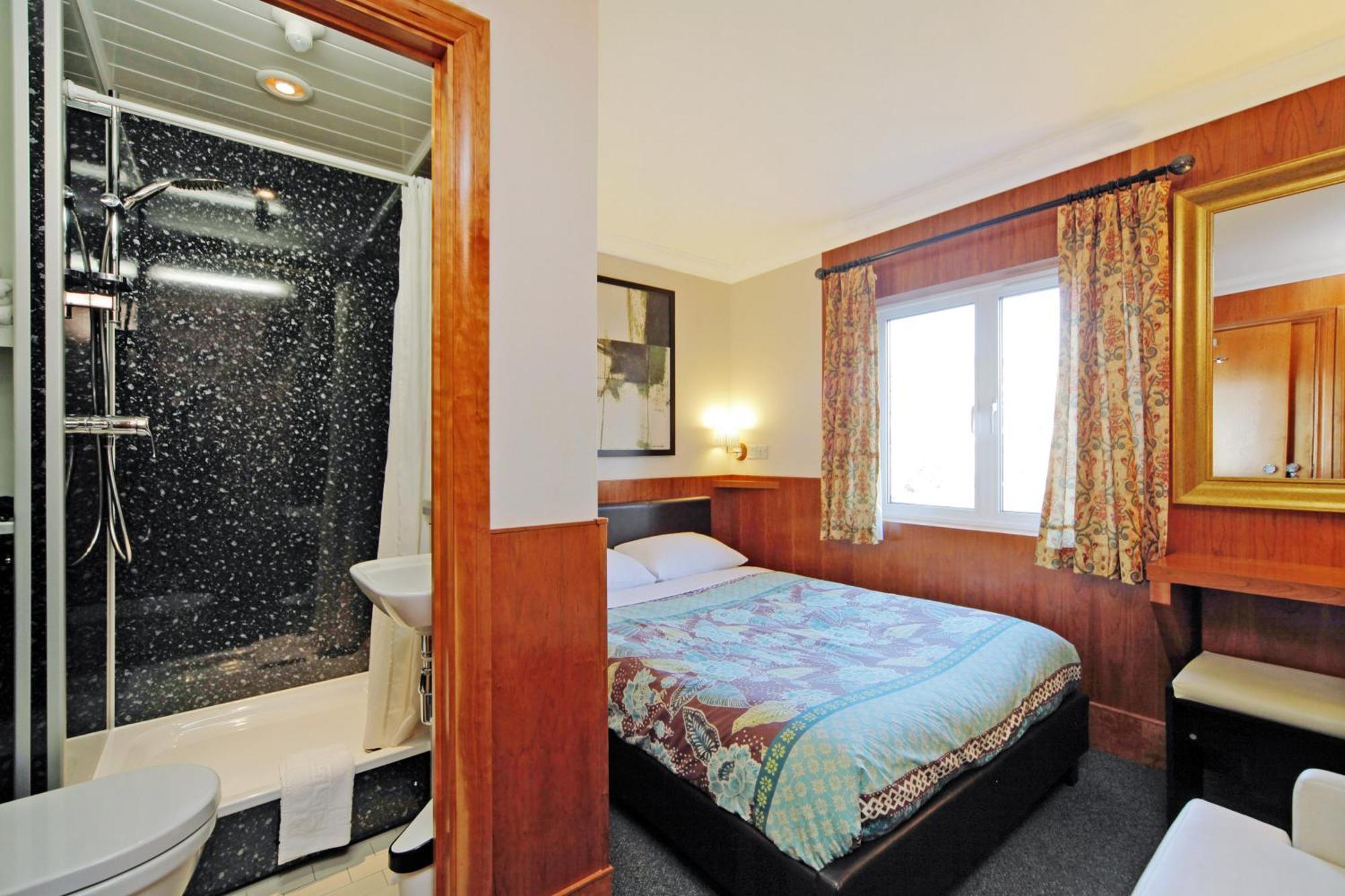 Small Double Room Private Bathroom