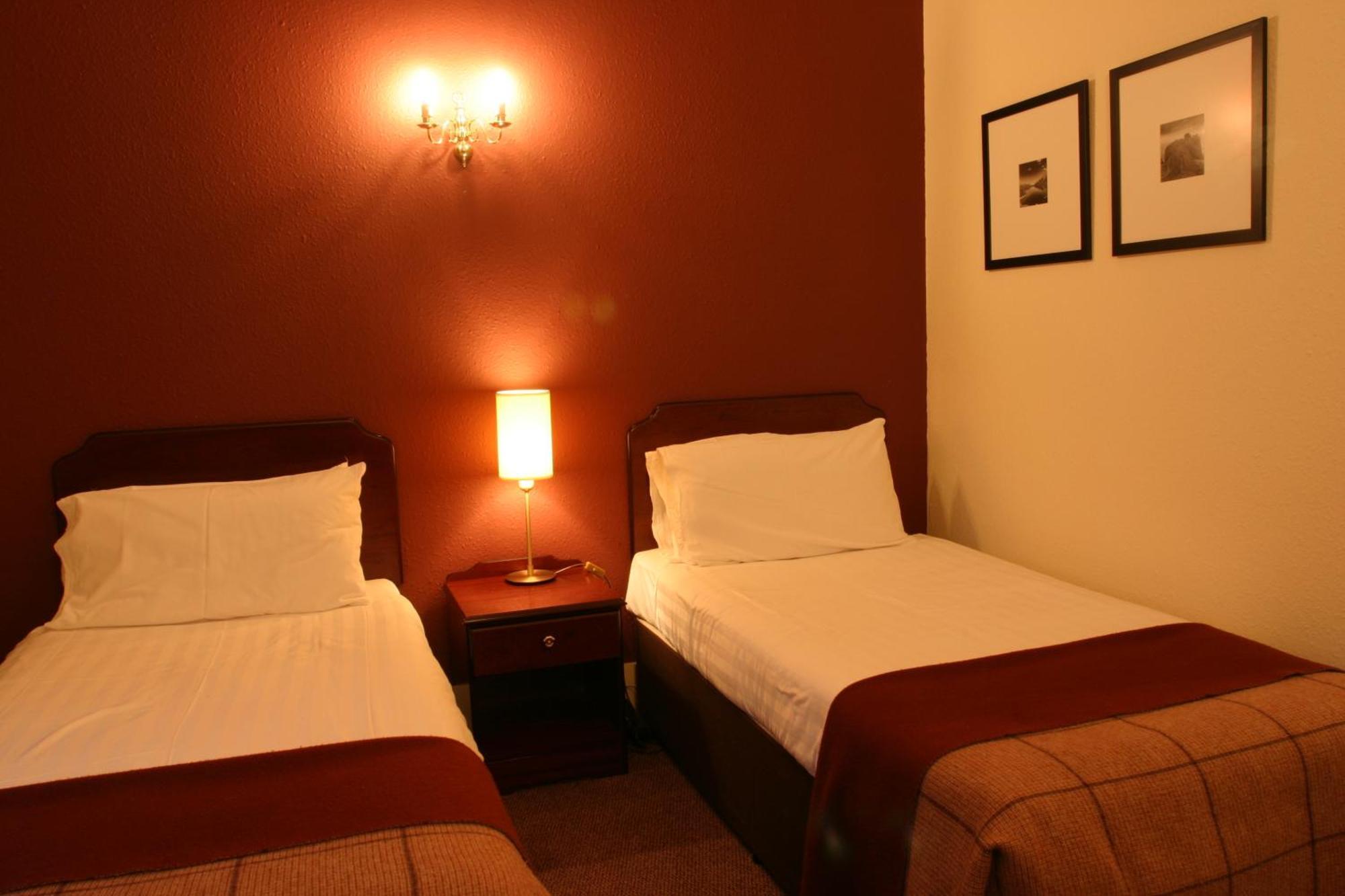 Zweibettzimmer mit Bergblick