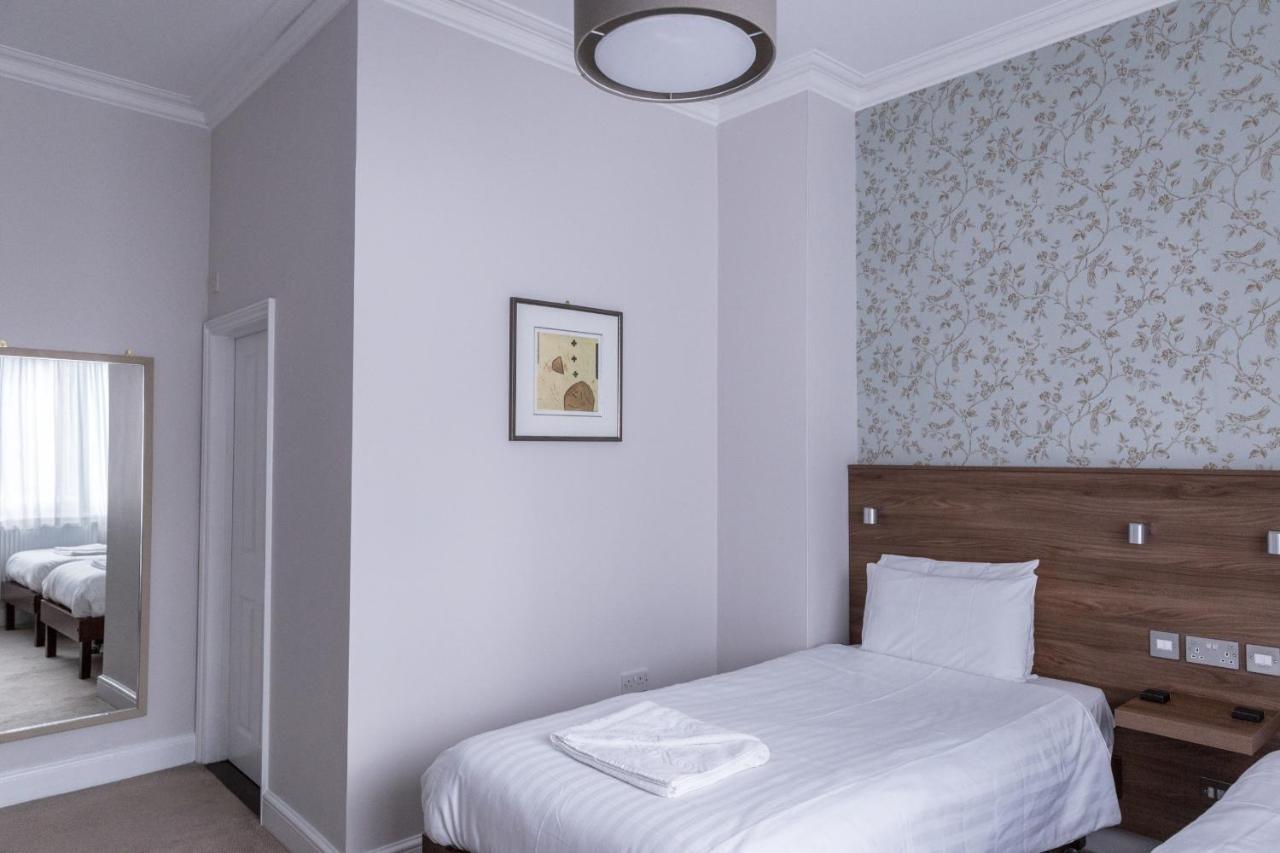 Twin Room,744593065:JPEG