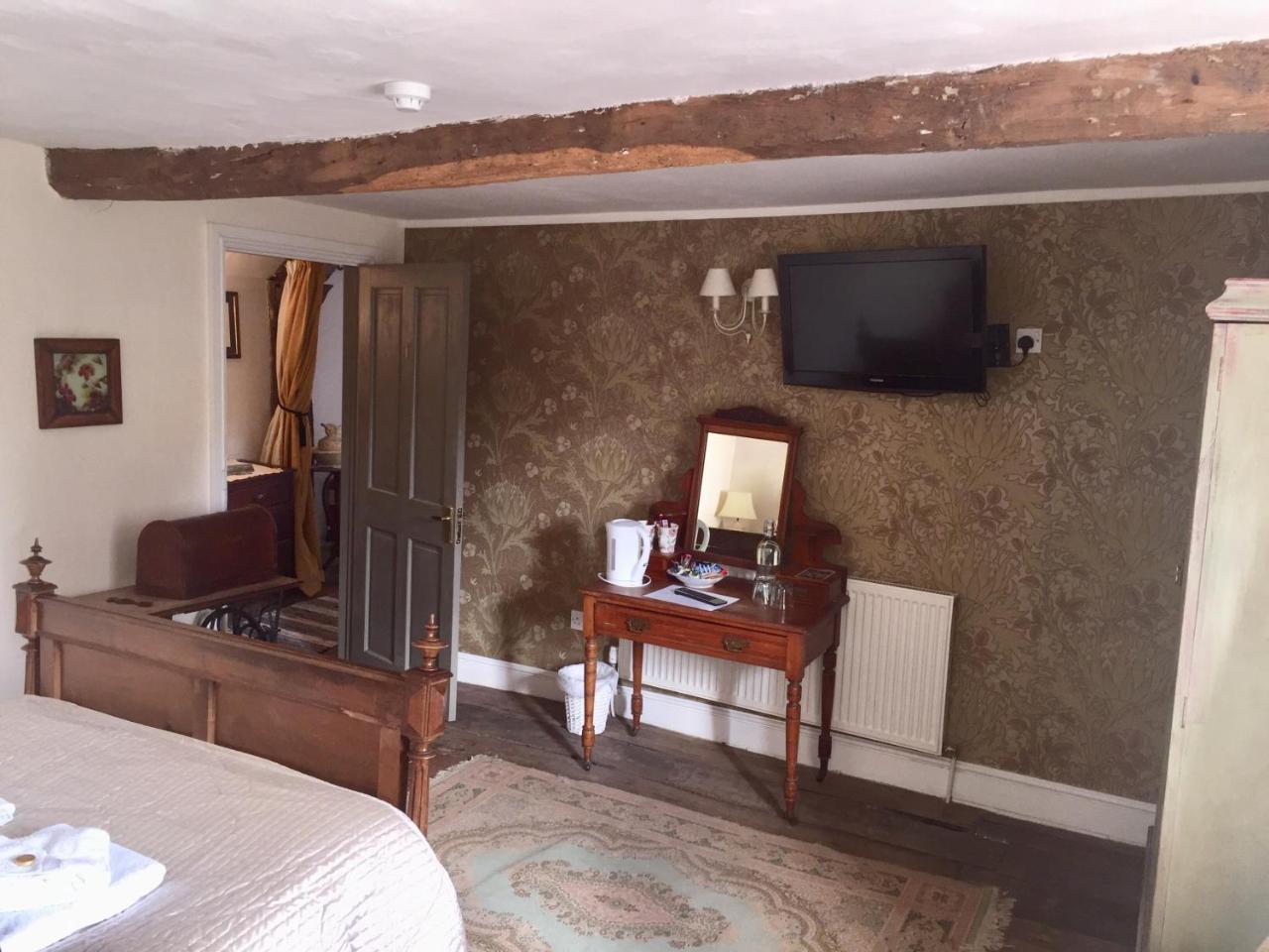 Double Room Bath Non Pet Friendly