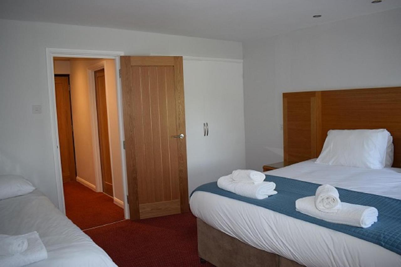 Triple Room Shower