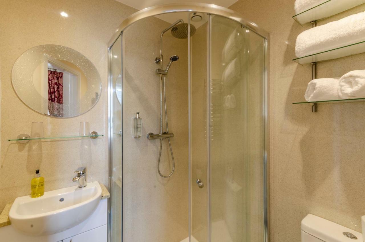 Deluxe Double Room with Shower