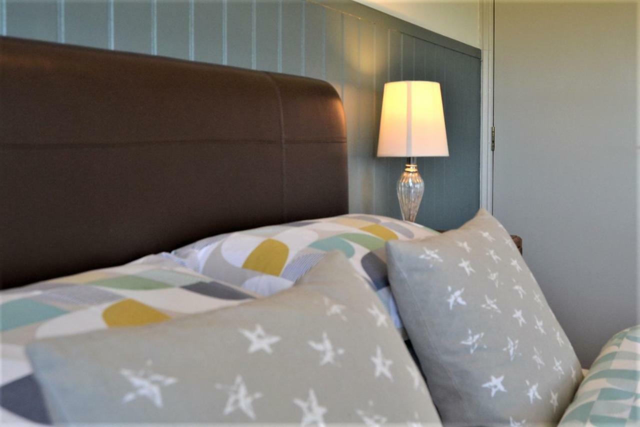 Deluxe King Room with Shower