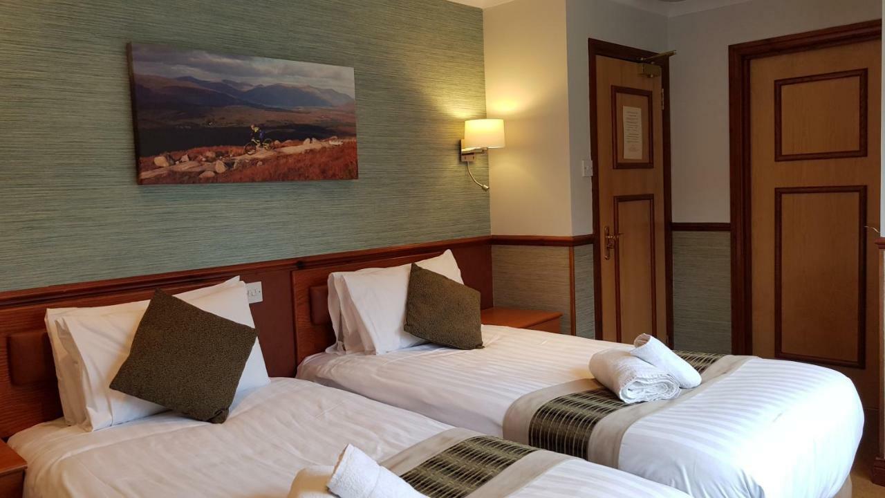 Standard Twin Room with Mountain View