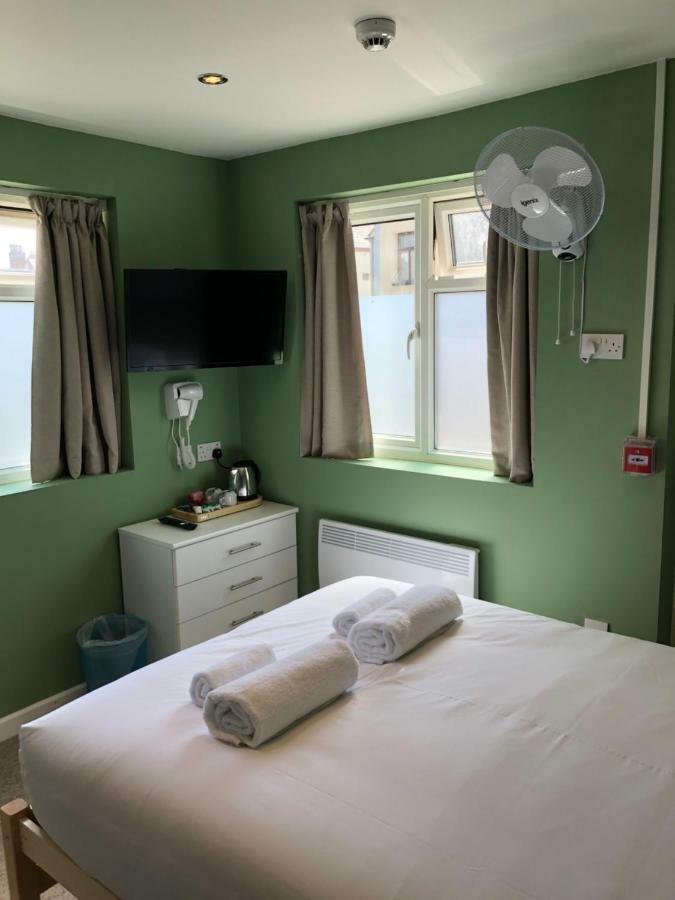 Double Room Private Bathroom