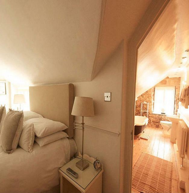 Small Double Room,854494805:JPEG