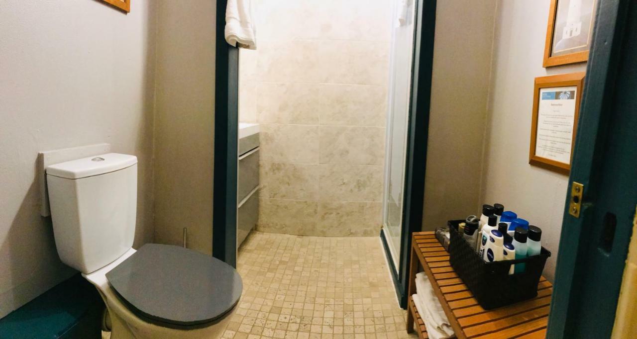 Einzelzimmer in der unteren Etage mit Gemeinschaftsbad in der oberen Etage