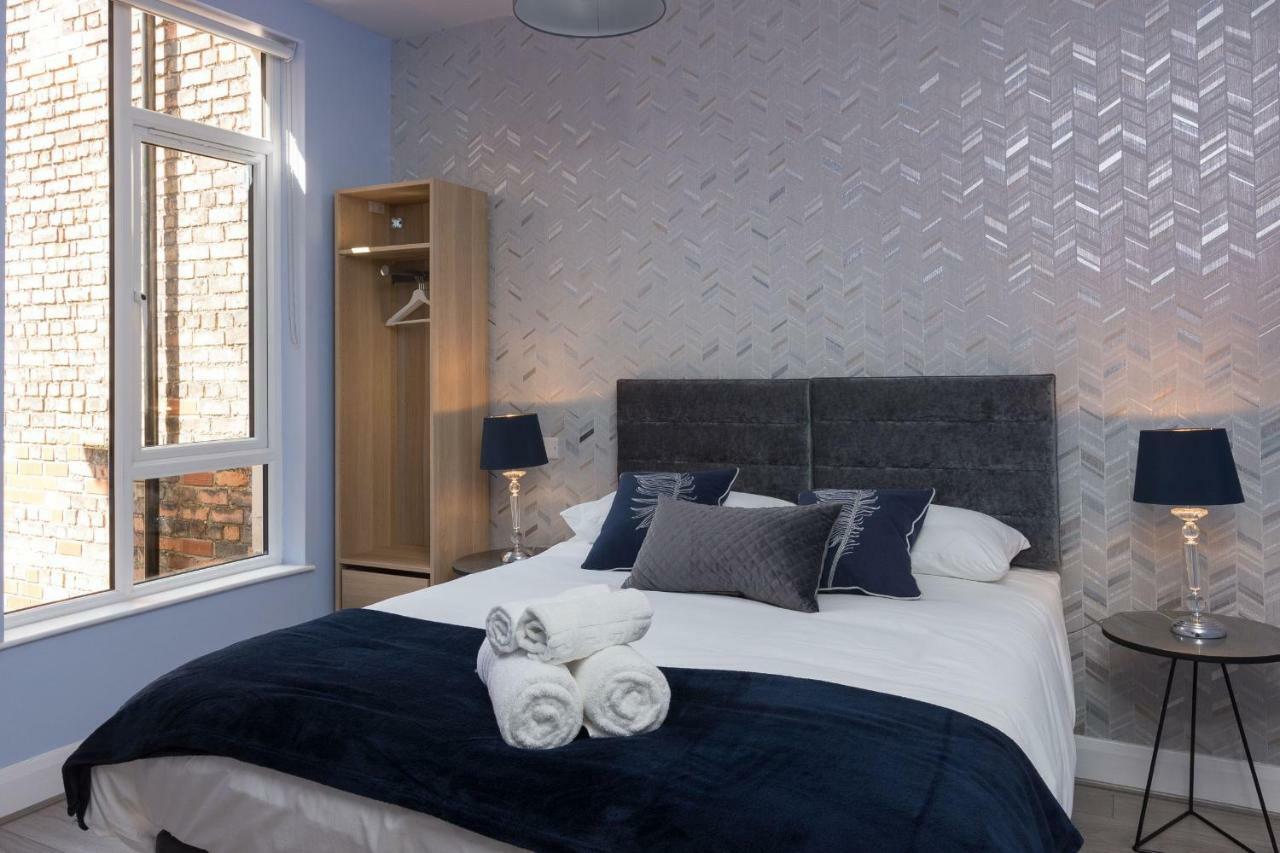 Deluxe Double Room Shower